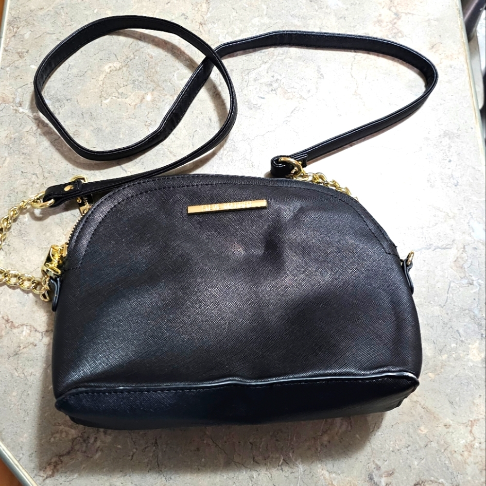 Steve Madden Small Cross Body Handbag with Gold Chain Accents in Black ⚫️